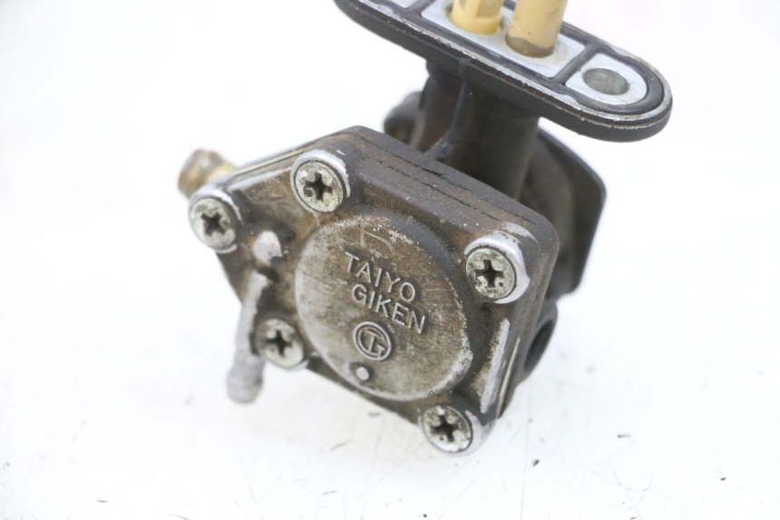 photo de FUEL TANK TAP KAWASAKI ZR 7 750 (1999 - 2001) - Alternative perspective