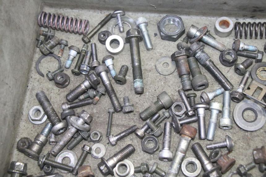 photo de SCREW HARDWARE BAG YAMAHA FZ6 N FAZER 600 (2004 - 2006)