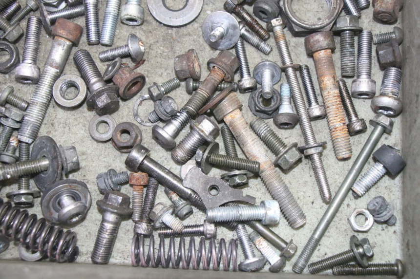 photo de SCREW HARDWARE BAG YAMAHA FZ6 N FAZER 600 (2004 - 2006)