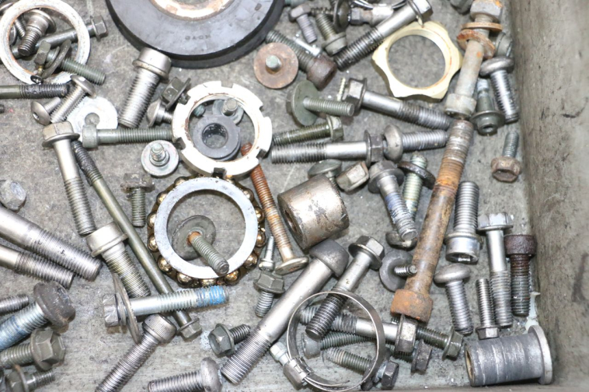 photo de SCREWS BAG SUZUKI GSXR GSX-R 1000 (2003 - 2004) - Technical close-up