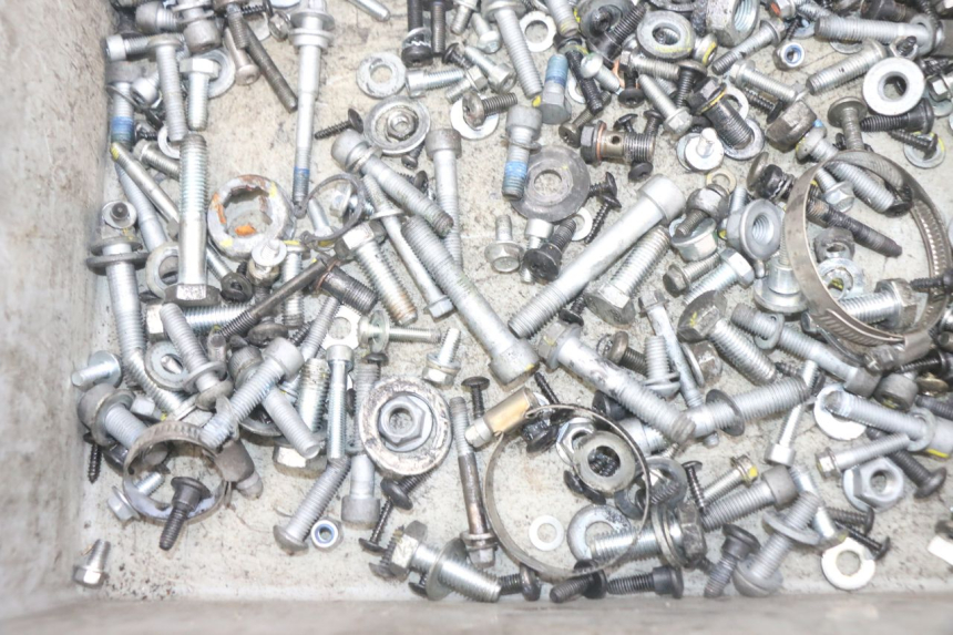 photo de SCREWS BAG PIAGGIO MP3 HPE 300 (2019 - 2026) - Alternative perspective