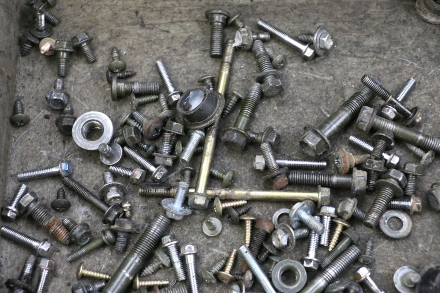 photo de SCREWS BAG SYM ORBIT 2 50 (2008 - 2014) - Zoom on usage condition