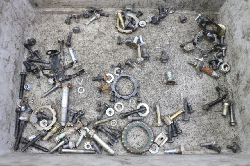 photo de SCREWS BAG PEUGEOT TREKKER TKR 50 (2005 - 2014)