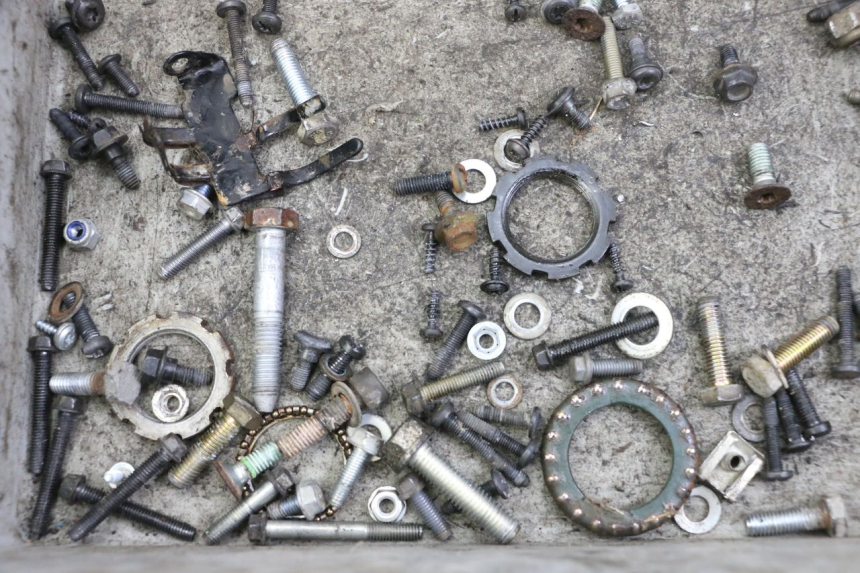 photo de SCREWS BAG PEUGEOT TREKKER TKR 50 (2005 - 2014)