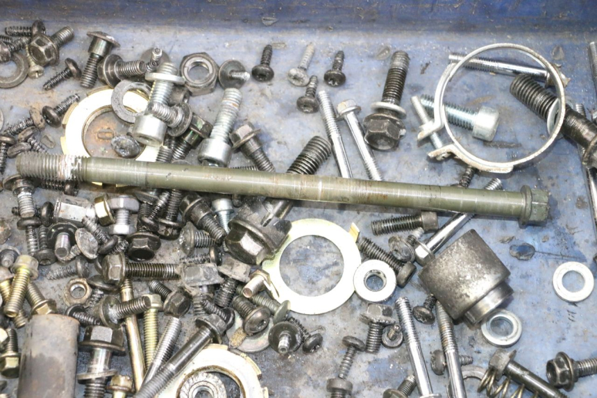 photo de SCREWS BAG PEUGEOT VIVACITY 125 (2010 - 2017)
