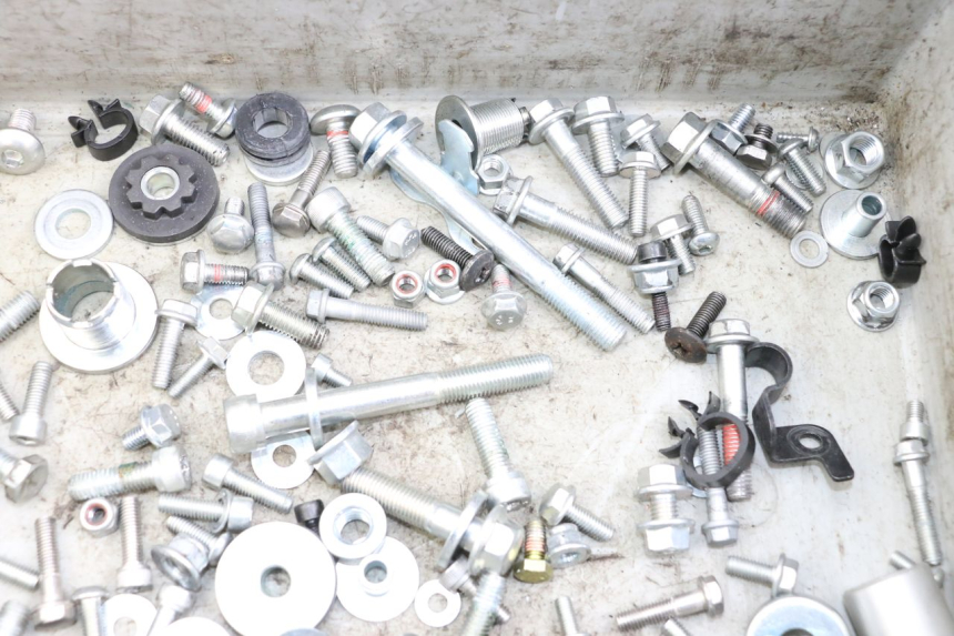 photo de SCREWS BAG ROYAL ENFIELD CONTINENTAL GT 650 (2019 - 2024)