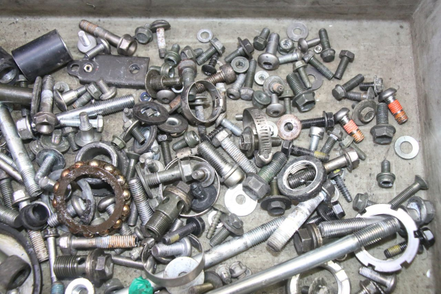 photo de SCREWS BAG SUZUKI SV S 650 (2003 - 2009)
