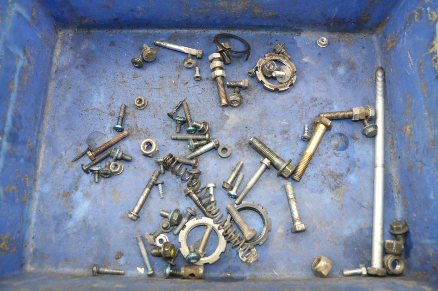 photo de SCREWS BAG PEUGEOT TREKKER TKR 50 (2005 - 2014)
