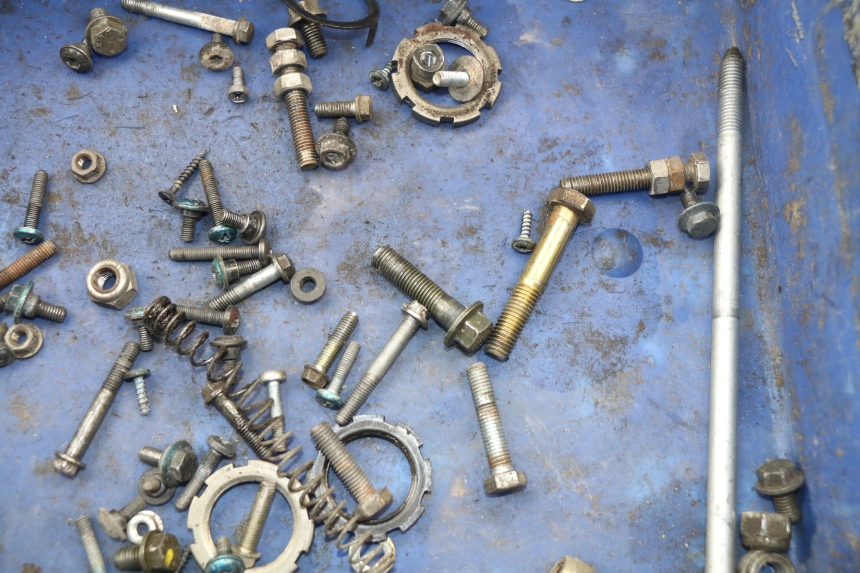 photo de SCREWS BAG PEUGEOT TREKKER TKR 50 (2005 - 2014)