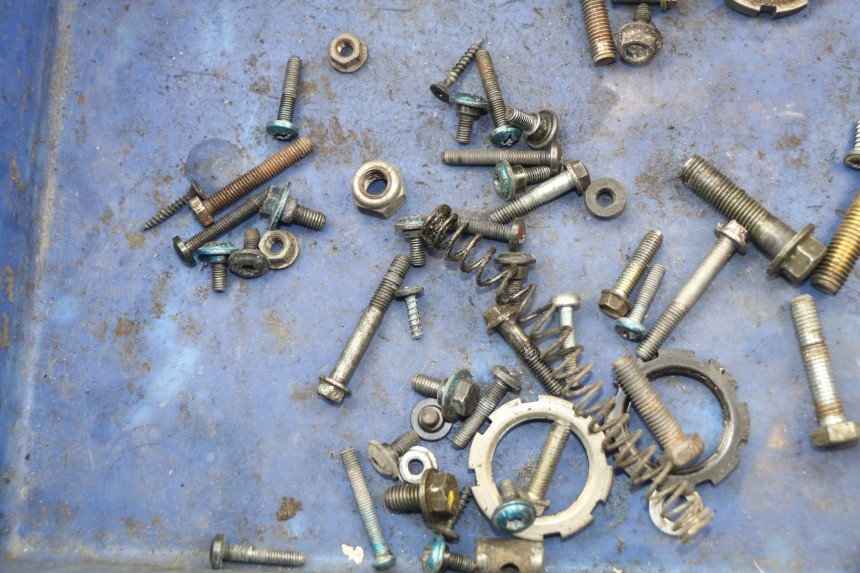 photo de SCREWS BAG PEUGEOT TREKKER TKR 50 (2005 - 2014)