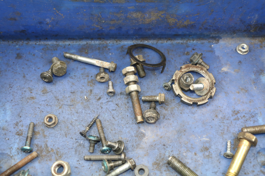 photo de SCREWS BAG PEUGEOT TREKKER TKR 50 (2005 - 2014)