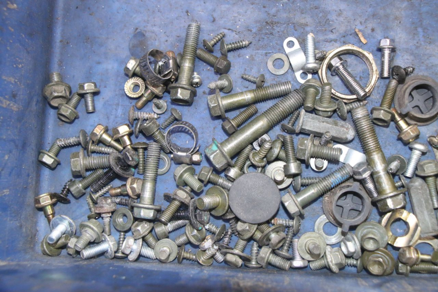 photo de SCREWS BAG PEUGEOT TWEET PRO EFI 4T 50 (2021 - 2022)