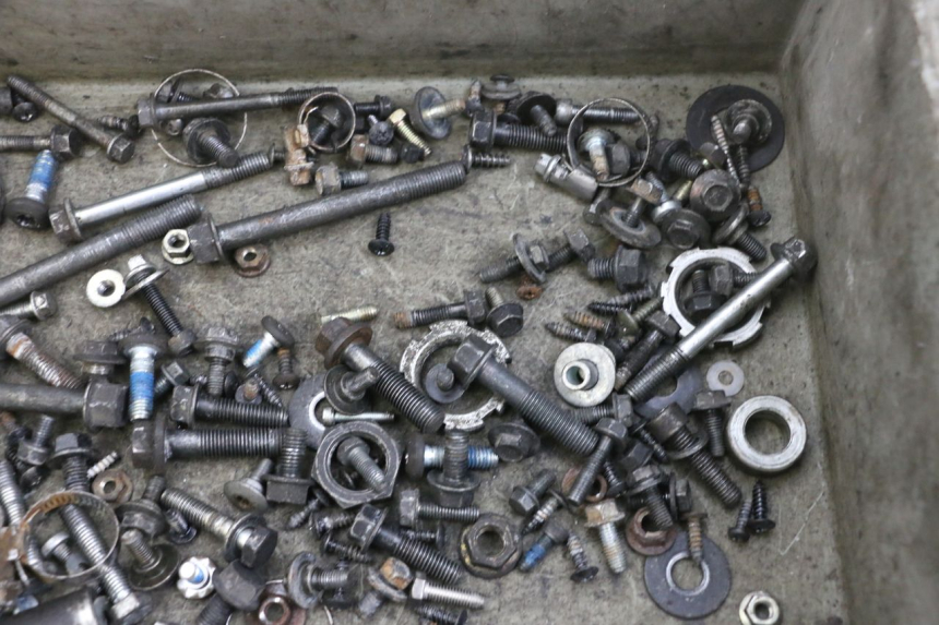 photo de SCREW FASTENER BAG YAMAHA XMAX X-MAX 125 (2006 - 2009) - Zoom on usage condition