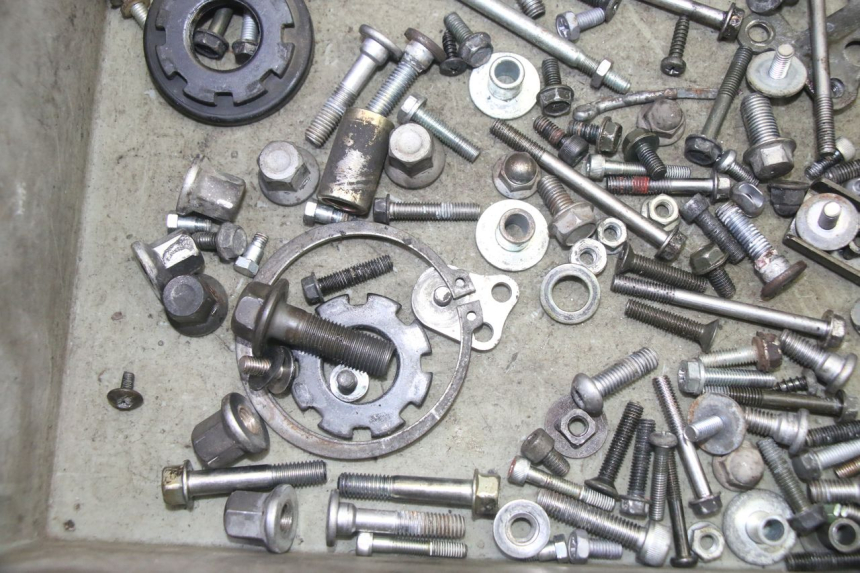 photo de SCREW HARDWARE BAG KAWASAKI ZR 7 750 (1999 - 2001) - Alternative perspective