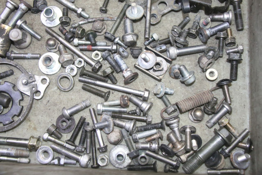 photo de SCREW HARDWARE BAG KAWASAKI ZR 7 750 (1999 - 2001) - Technical close-up