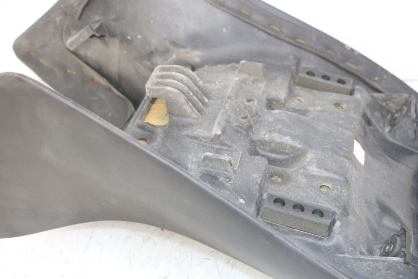 photo de FRONT SEAT HONDA CBF 500 (2004 - 2007)