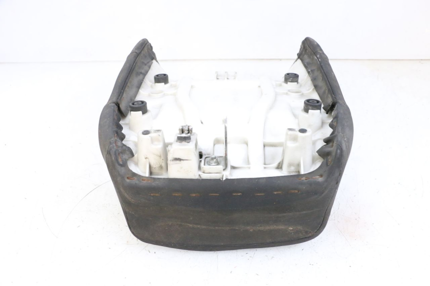 photo de FRONT SEAT YAMAHA FJR ABS 1300 (2006 - 2012) - Fixing points details