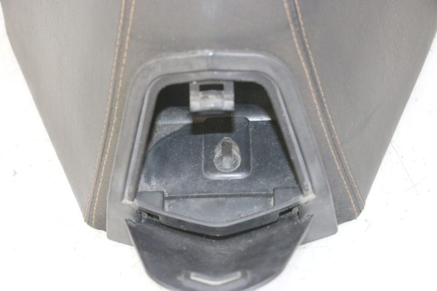 photo de FRONT SEAT PEUGEOT SATELIS COMPRESSOR K15 125 (2006 - 2009)