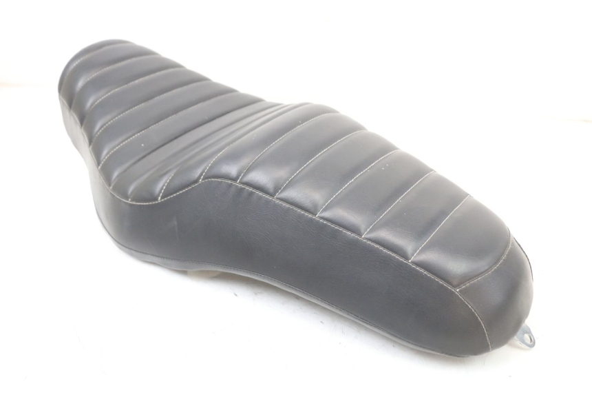 photo de SEAT HARLEY DAVIDSON SPORTSTER XL CUSTOM 883 (1999 - 2006)