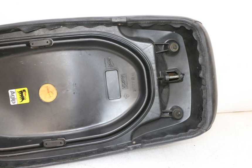 photo de SEAT PIAGGIO VESPA GTS SUPER IE 125 (2009 - 2016) - Surface and material condition