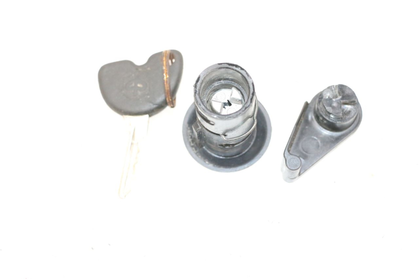 photo de SEAT LOCK SET PIAGGIO NEW TYPHOON 50 (2018 - 2021) - Zoom on usage condition