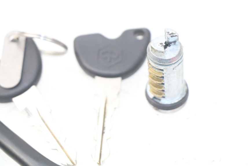 photo de SEAT LOCK SET PIAGGIO NEW TYPHOON 50 (2010 - 2017)