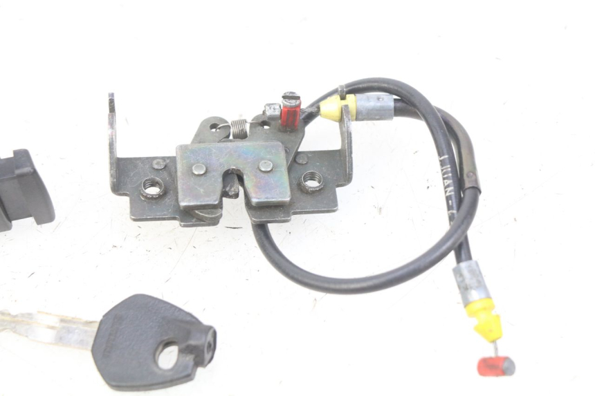 photo de SEAT LOCK SET SUZUKI UH BURGMAN 125 (2002 - 2006)