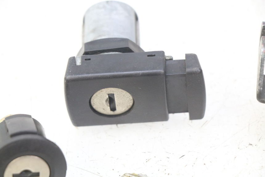 photo de SEAT LOCK SET SUZUKI UH BURGMAN 125 (2002 - 2006)
