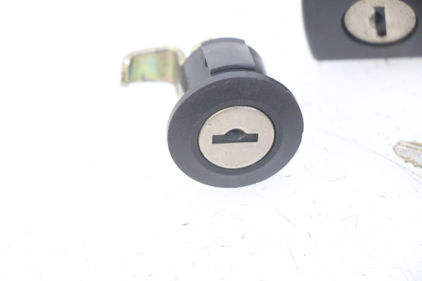 photo de SEAT LOCK SET SUZUKI UH BURGMAN 125 (2002 - 2006)