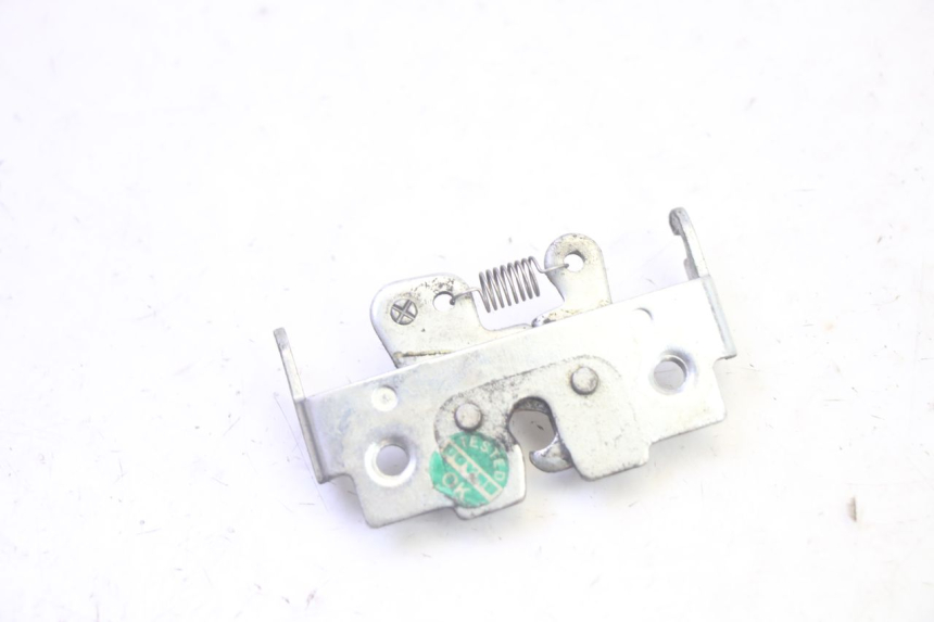 photo de SEAT LOCK SET SUZUKI BURGMAN 125 (2007 - 2014) - Zoom on usage condition