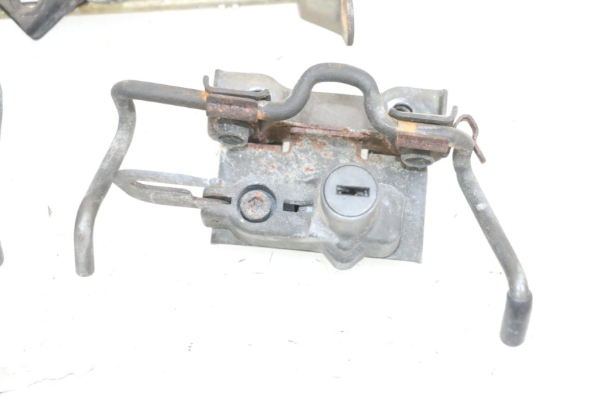 photo de SEAT LOCK SET KAWASAKI GPX R WARBIRD 600 (1988 - 1993) - Surface and material condition