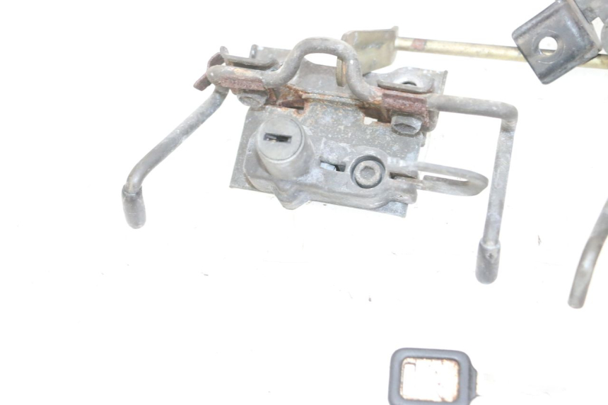photo de SEAT LOCK SET KAWASAKI GPX R WARBIRD 600 (1988 - 1993) - Checked used part