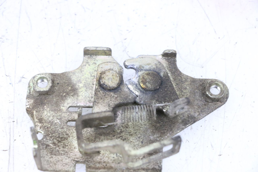 photo de SEAT LOCK SET SYM ORBIT 2 50 (2008 - 2014) - Zoom on usage condition