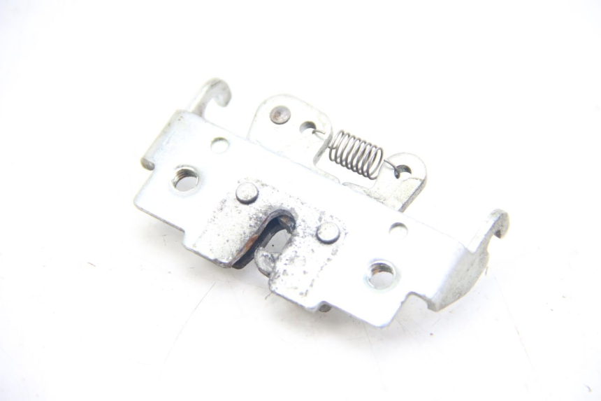 photo de SEAT LOCK SUZUKI SIXTEEN 125 (2008 - 2010)