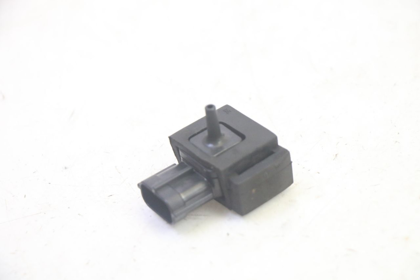 photo de AIR PRESSURE SENSOR SUZUKI BURGMAN 125 (2007 - 2014) - Component detail