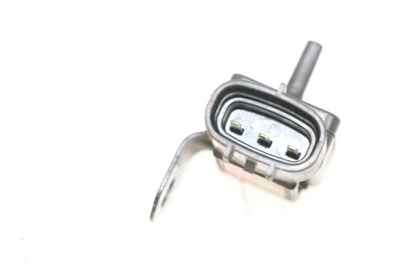 photo de AIR PRESSURE SENSOR SUZUKI GSXR GSX-R 1000 (2003 - 2004) - Alternative perspective