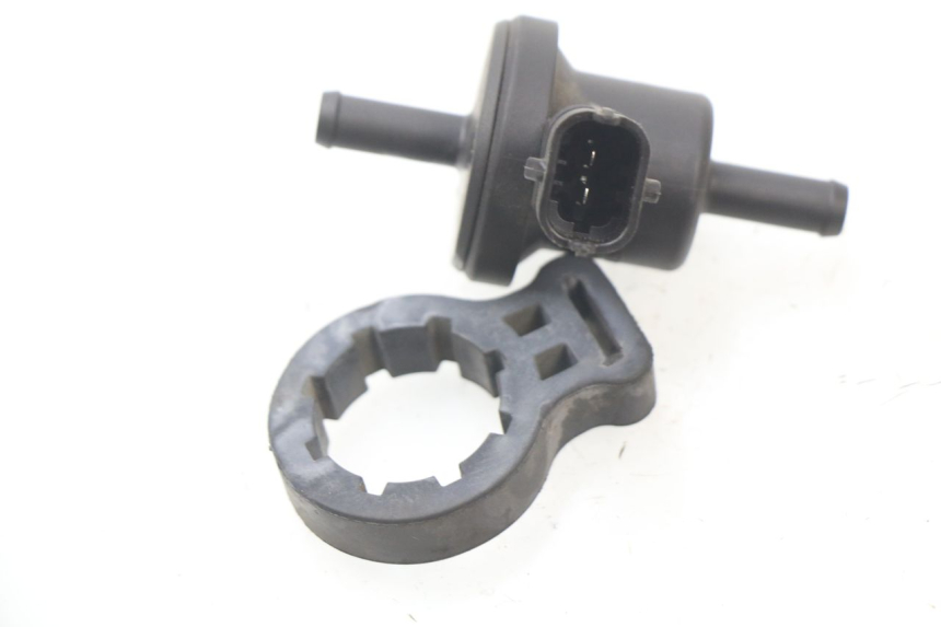 photo de AIR PRESSURE SENSOR PIAGGIO PRIMAVERA 125 (2013 - 2021) - Alternative perspective