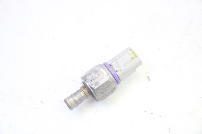 photo de OIL BRAKE PRESSURE SENSOR PIAGGIO MP3 LT 400 (2007 - 2012) - Component detail