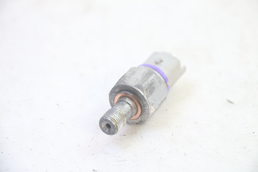 photo de OIL BRAKE PRESSURE SENSOR PIAGGIO MP3 LT 400 (2007 - 2012) - Alternative perspective