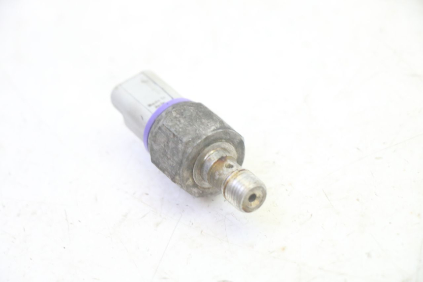 photo de OIL BRAKE PRESSURE SENSOR PIAGGIO MP3 RL 250 (2007 - 2010) - Alternative perspective