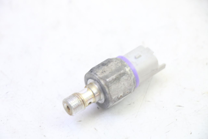 photo de OIL BRAKE PRESSURE SENSOR PIAGGIO MP3 RL 250 (2007 - 2010) - Zoom on usage condition
