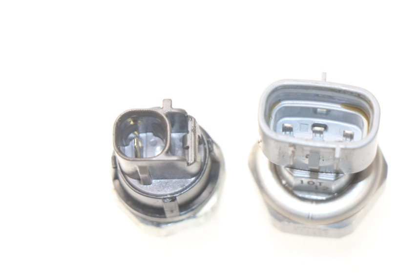 photo de OIL PRESSURE SENSOR HONDA INTEGRA NC D 750 (2016 - 2018)