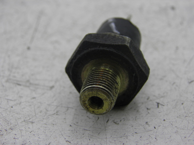 photo de OIL PRESSURE SENSOR PIAGGIO X7 125 (2007 - 2013)