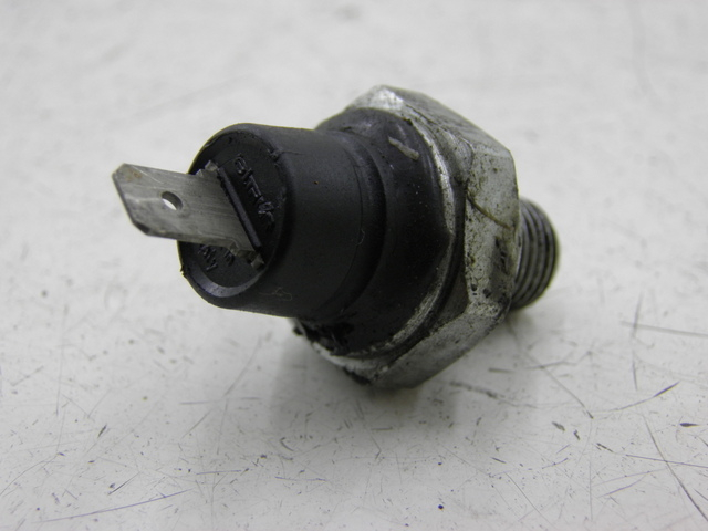 photo de OIL PRESSURE SENSOR PIAGGIO XEVO - X EVO 125 (2010 - 2015)