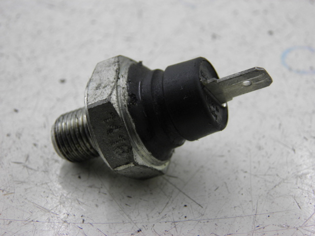 photo de OIL PRESSURE SENSOR PIAGGIO XEVO - X EVO 125 (2010 - 2015)