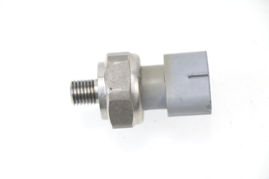 photo de OIL PRESSURE SENSOR HONDA VFR F 1200 (2010 - 2015) - Zoom on usage condition