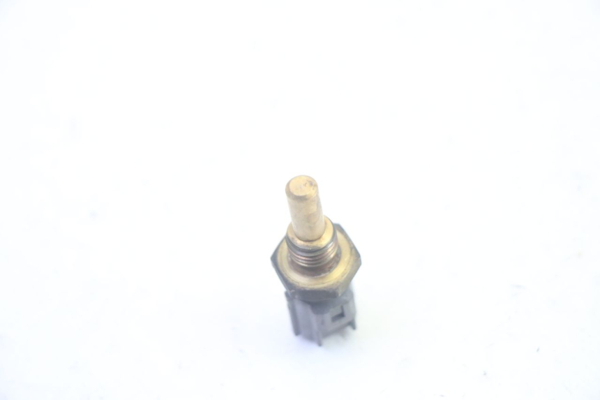 photo de WATER TEMPERATURE SENSOR SUZUKI BURGMAN 125 (2007 - 2014) - Technical close-up