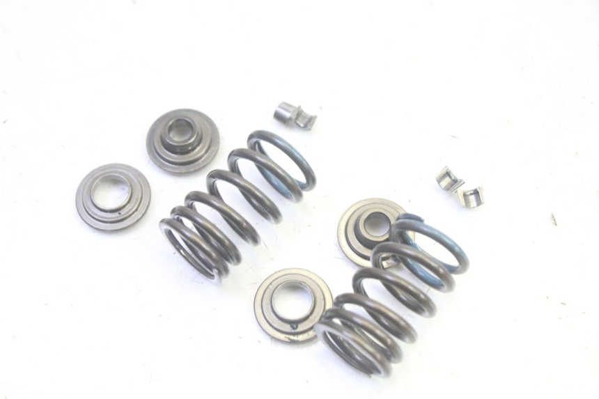 photo de ENGINE VALVE SUZUKI BURGMAN 125 (2007 - 2014) - Alternative perspective