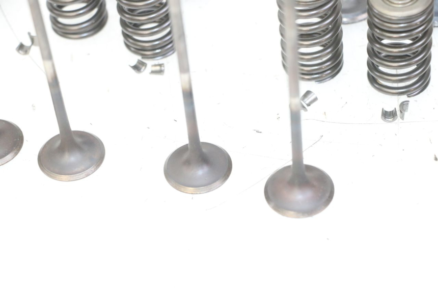 photo de ENGINE VALVE HONDA CB R 1000 (2018 - 2023)