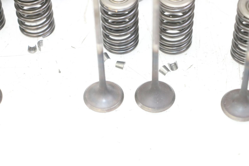 photo de ENGINE VALVE HONDA CB R 1000 (2018 - 2023)